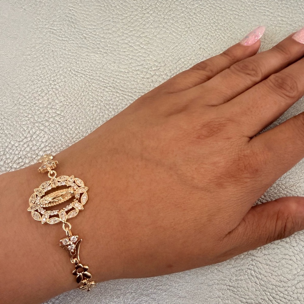 18k Gold Plated Floral Virgin Mary Round Link Bracelet - Elegant Women's Jewelry
